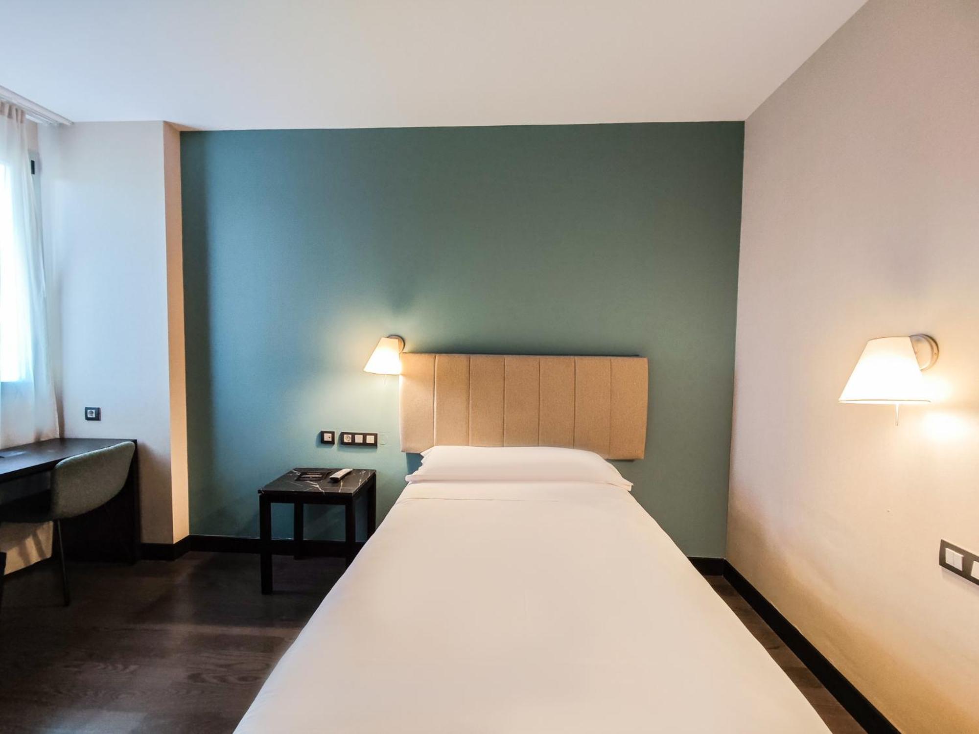 Azz Pamplona Norte Hotel